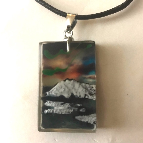 Aurora Borealis Snowy Peak Mountain Realism 3D Vivid Captured Landscape Necklace - Picture 9 of 16